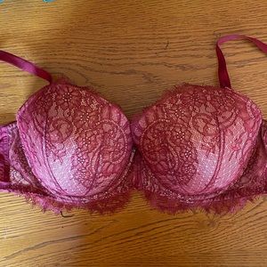 Victoria’s Secret 34DDD maroon and nude lace bra